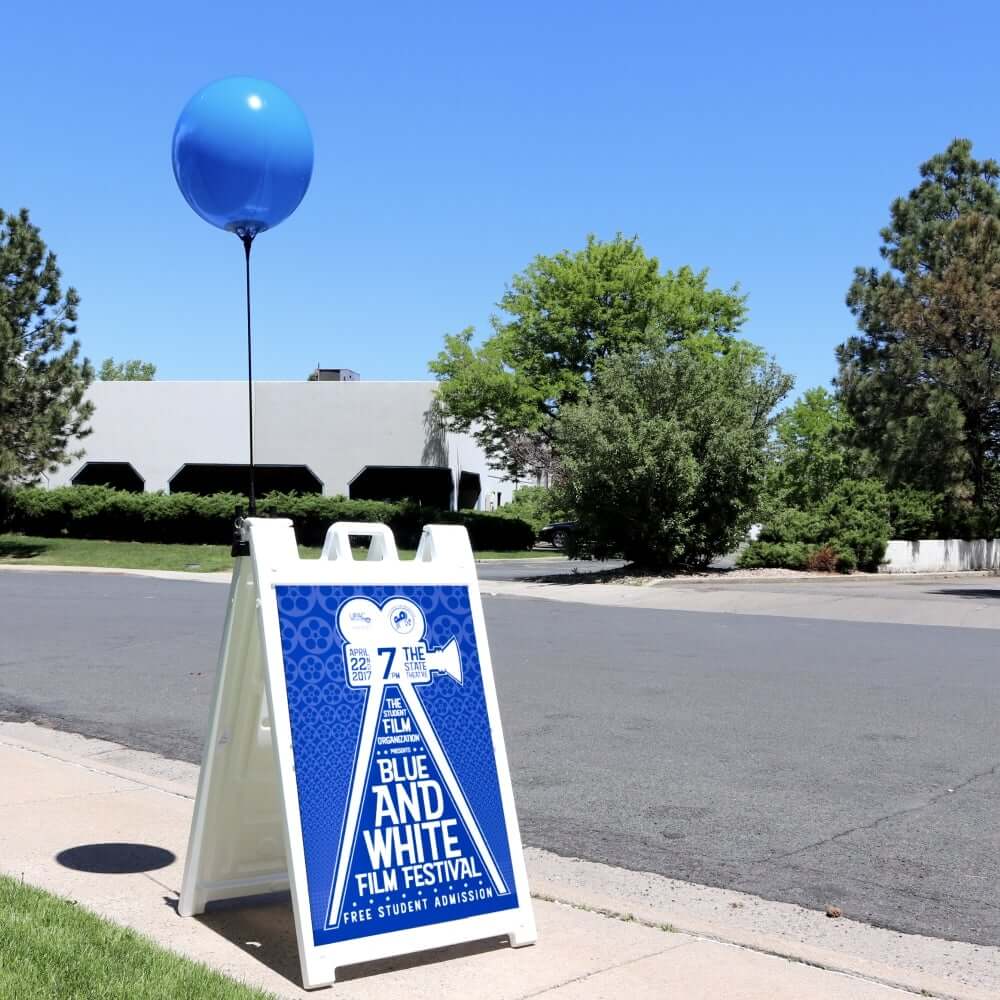 BalloonBobber single balloon kit mounted on a Signicade sign